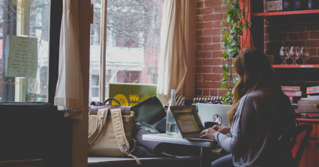5-Tips-on-How-to-Find-Work-as-a-Proofreader-_21F_.jpg