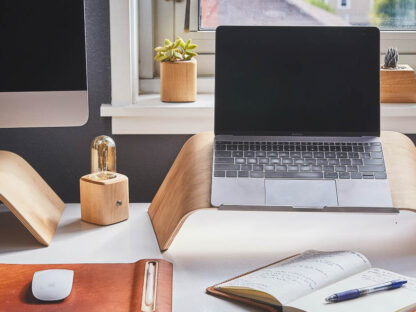 Freelance-Tips_-7-Things-To-Put-In-Your-Home-Office_22F_.jpg