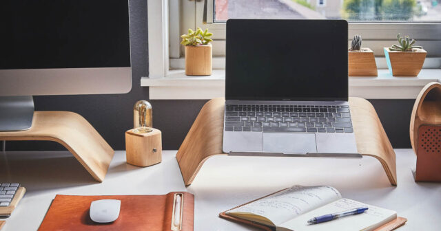 Freelance-Tips_-7-Things-To-Put-In-Your-Home-Office_22F_.jpg