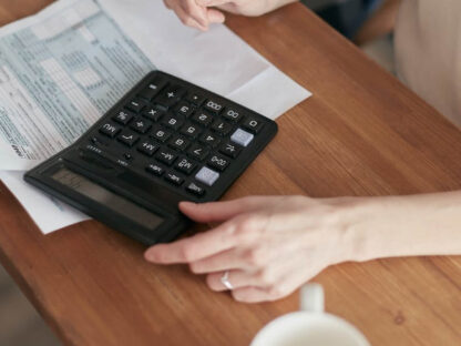 Freelance-Tips_-What-to-Include-in-a-Proofreading-Invoice_21F_.jpg