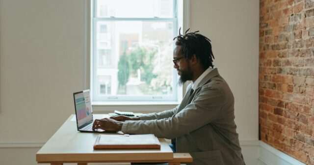 How-to-Find-Work-From-Home-Editing-Jobs_23F_.jpg