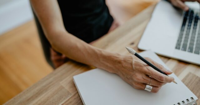 Are-Online-Courses-Worth-It_23F_.jpg