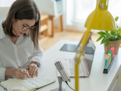 X-Ways-to-Find-Fact-Checking-Jobs-Online_24F_.jpg