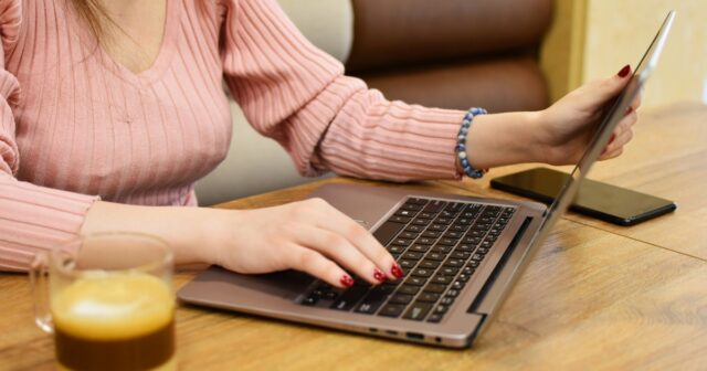 How-to-Craft-a-Content-Writer-Resume-with-Examples_24F_.jpg