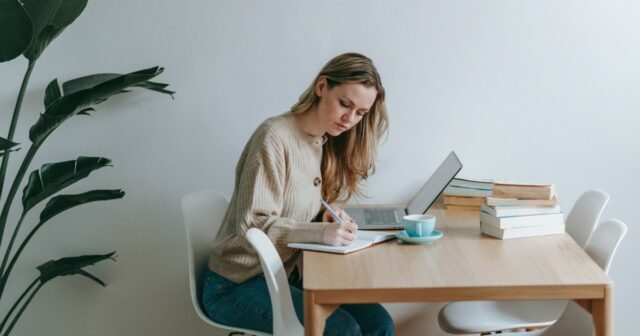 X-of-the-Best-Books-for-Freelancers-and-Soloprenuers_24F_.jpg