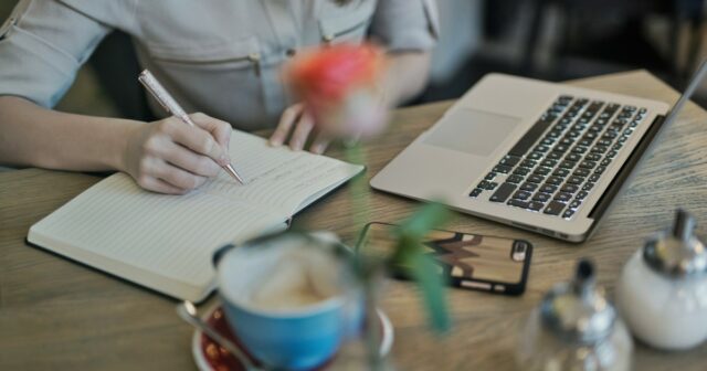 X-of-the-Best-Free-Copywriting-Courses-for-Beginners_24F_.jpg