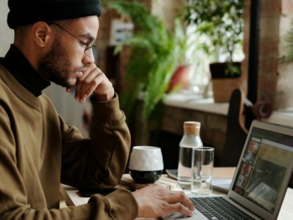 How-to-Diversify-Your-Income-as-a-Freelance-Writer_24F_.jpg
