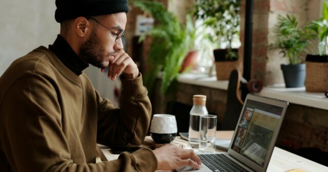 How-to-Diversify-Your-Income-as-a-Freelance-Writer_24F_.jpg